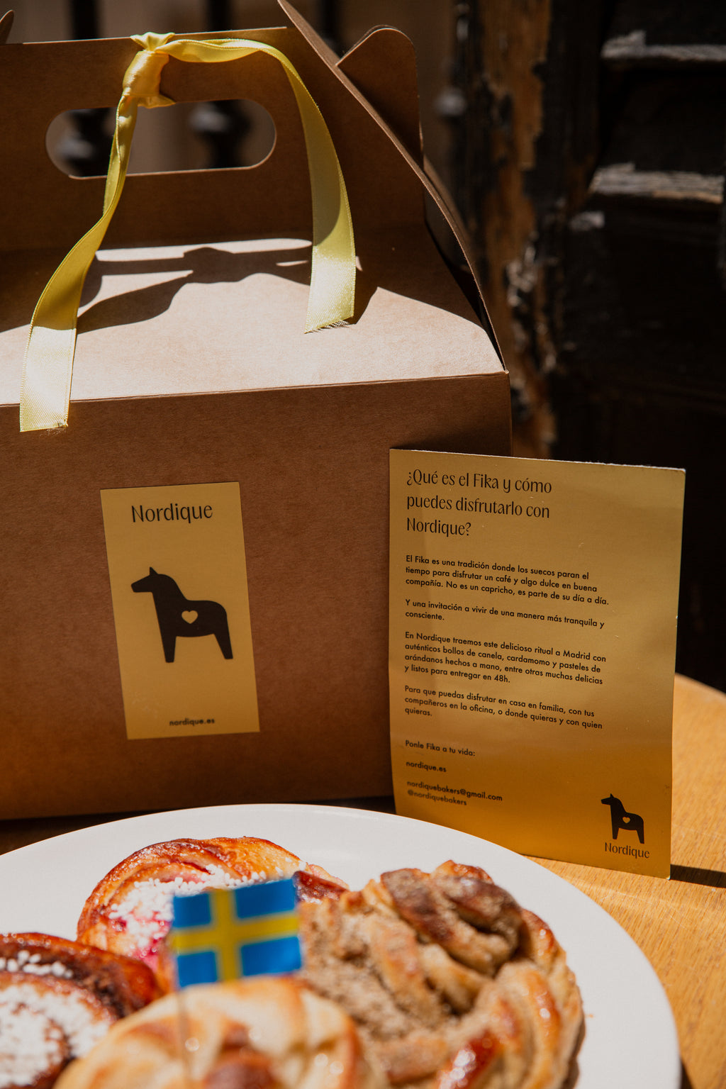 Fika Box de Kanelbullar, Kardemummabullar, Vaniljbullar y Hallonbullar